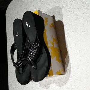 Yellow Box Sherry Black Diamond Sandal Sz 10